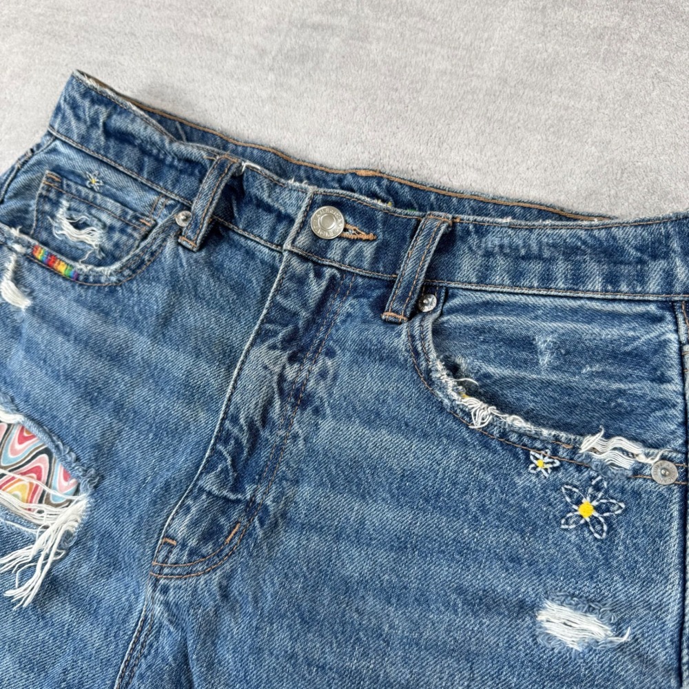 American Eagle Shorts Womens 6 Blue Baggy Distressed Rainbow Embroidered Denim - Picture 3 of 12